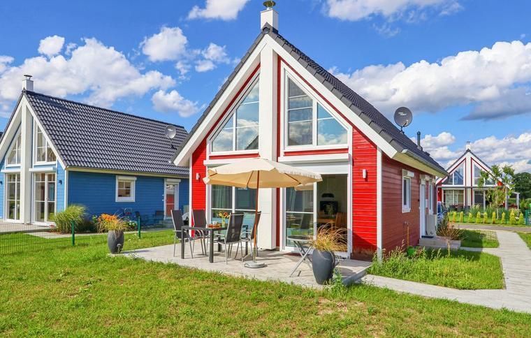 Außenansicht eines Ferienhauses im Feriendorf Zerpenschleuse