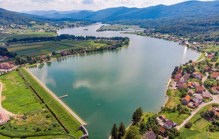 Ferienhaus in Rakovica nahe dem See Kozjak