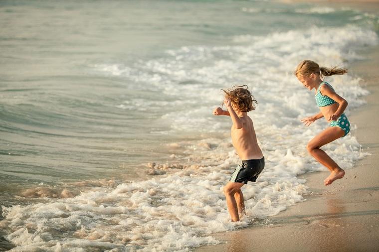 Kinder am Strand