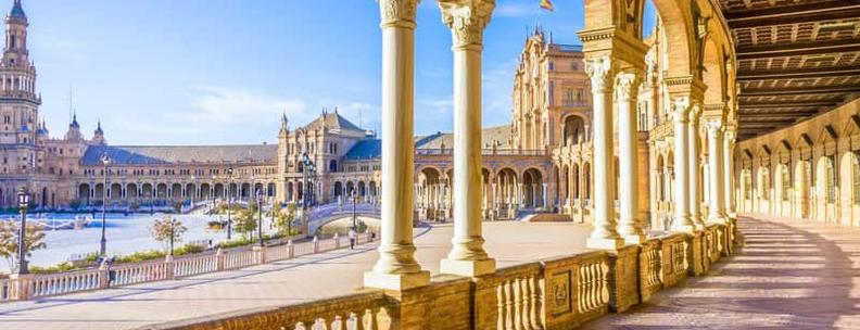 Blick auf den Plaza de Espana in Sevilla in Spanien.
