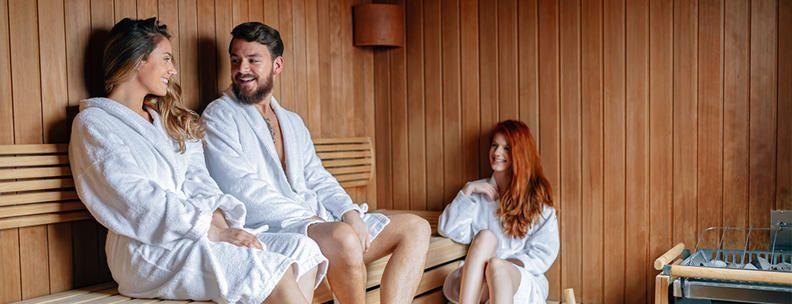 Freunde in Sauna